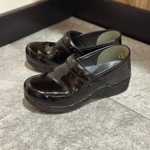 Dansko Black Patent Leather Mules size 10